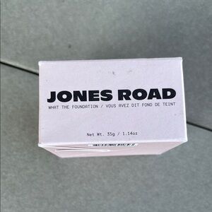 New in Box Jones Road What The Foundation in Beige